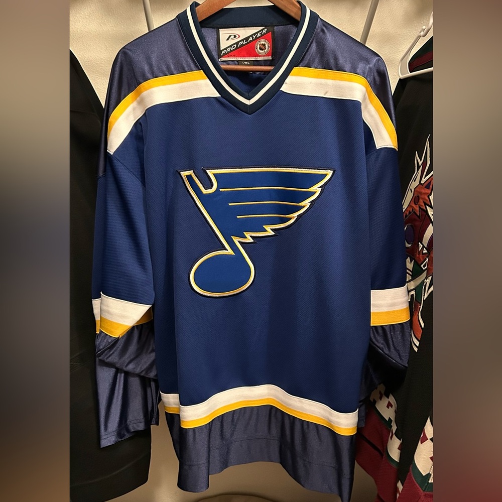 St Louis Blues Pro Player brand replica jersey size Large